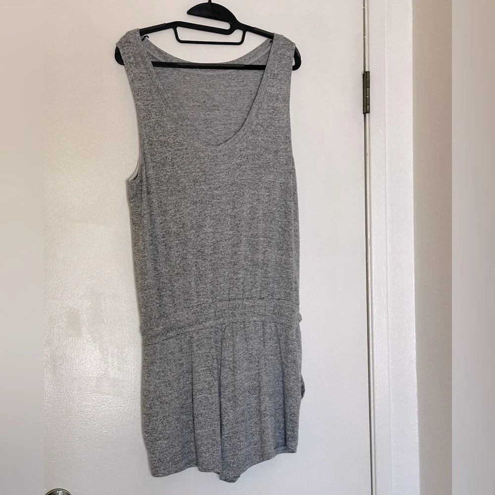 NWT Aritzia Wilfred Free Izabel Romper in Heather White Gray Size M - Picture 5 of 8